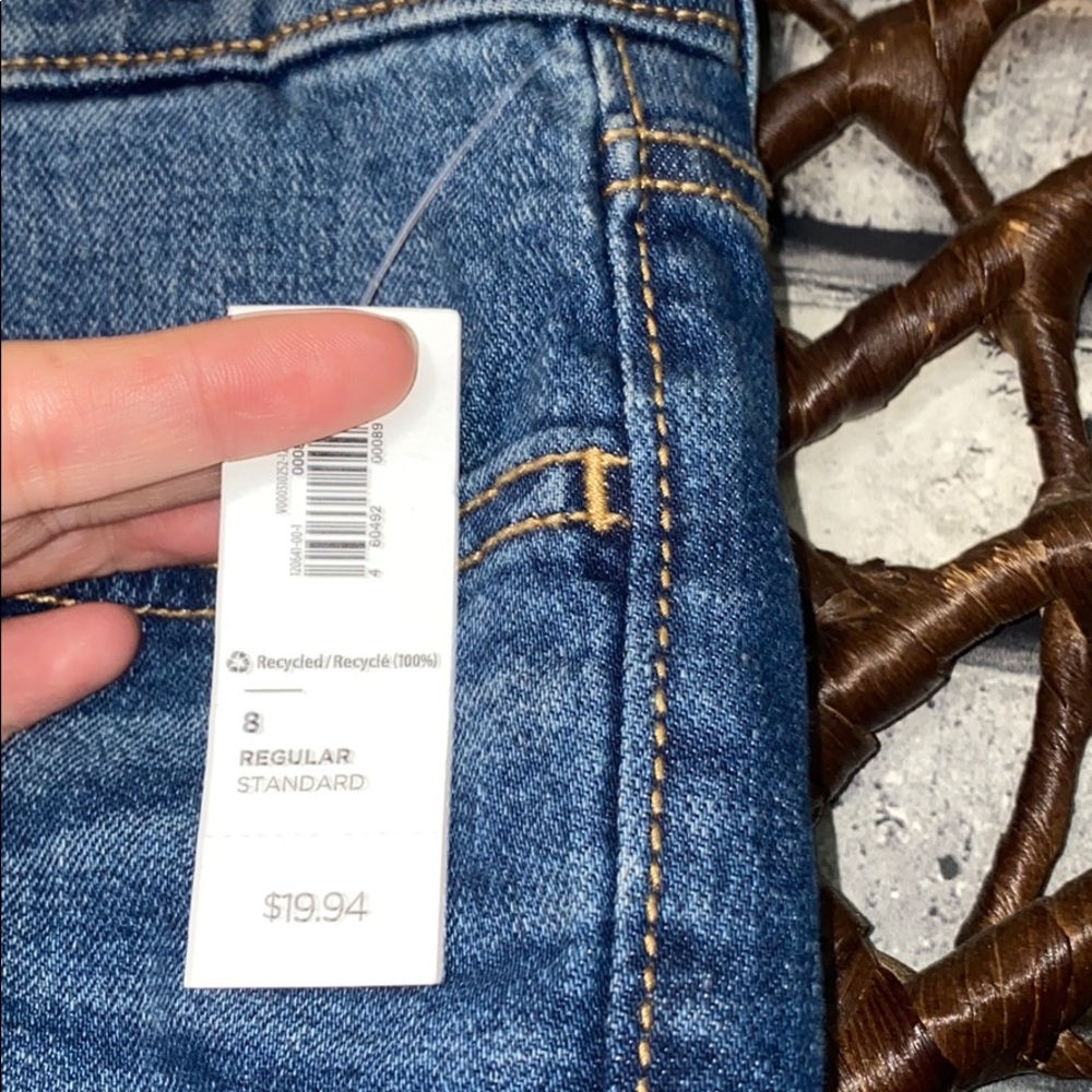 New Old Navy stretch 3.5in Jean shorts 8 - Picture 3 of 5